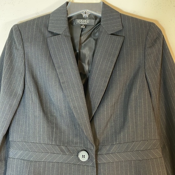 NWT. KASPER 4 Simply Chic Black Pinstripe One Button Peplum Blazer. - Picture 4 of 11